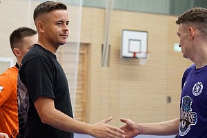 Josip Crnoja (li.) wird künftig als Spielertrainer die Löwen-Futsaler coachen. Foto: Julian Reich